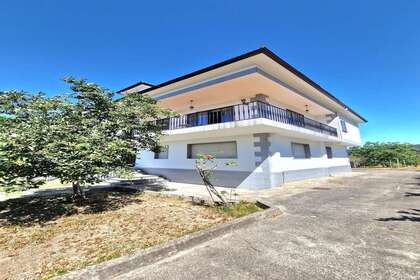House for sale in Pontevedra. 